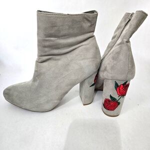 Gray Suede Heeled Ankle Boots with Roses Women’s Size 10